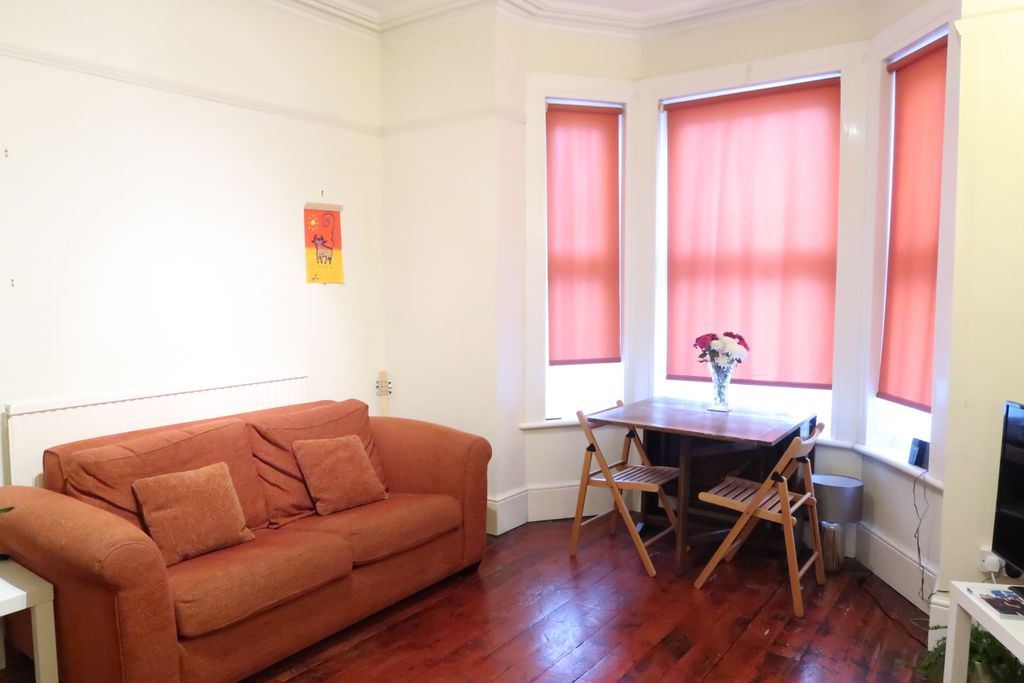 Property photo 3 of 6