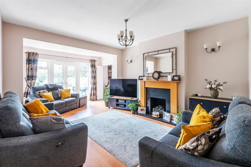 Property photo 2 of 25 8-Merrow-Road-2.Jpg