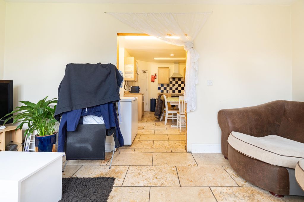 Property photo 2 of 28