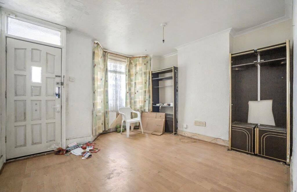 Property photo 3 of 12