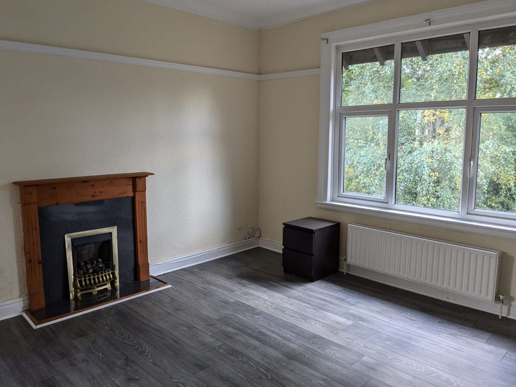 Property photo 3 of 16 Lounge Area