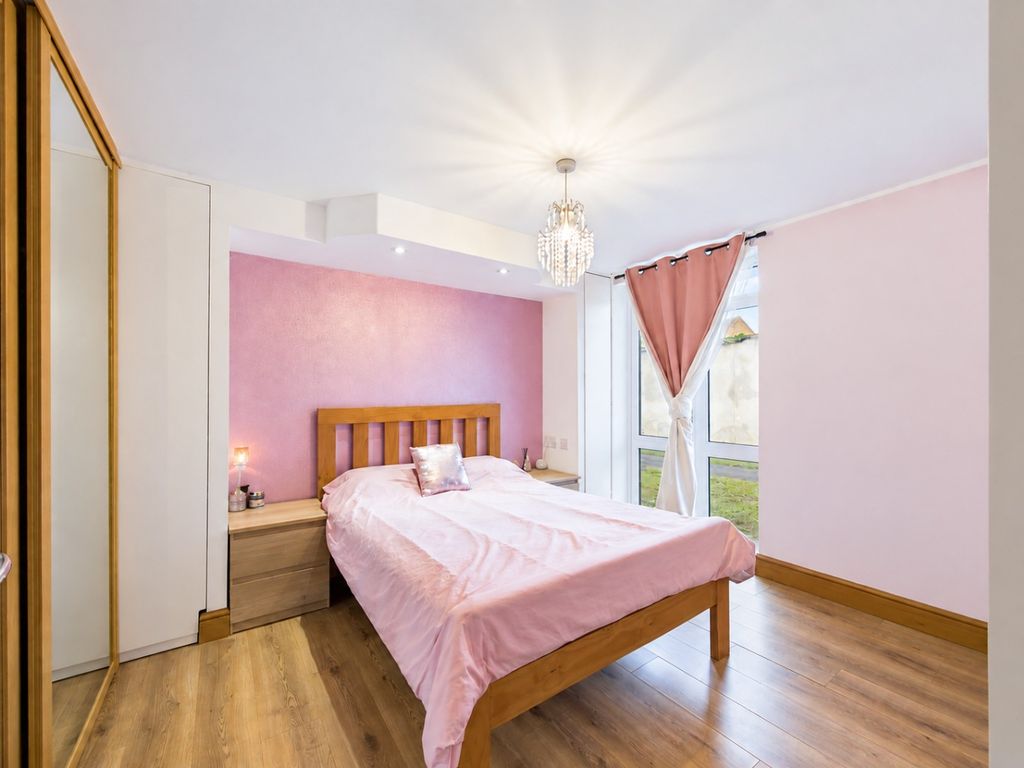 Property photo 3 of 11 5591826