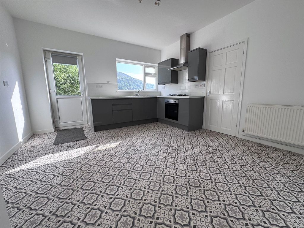 Property photo 2 of 23 Picture No. 06