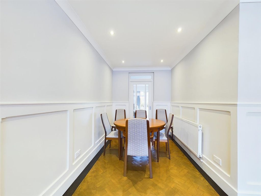 Property photo 3 of 15 Cam03510G0-Pr0056-Still021.Jpg