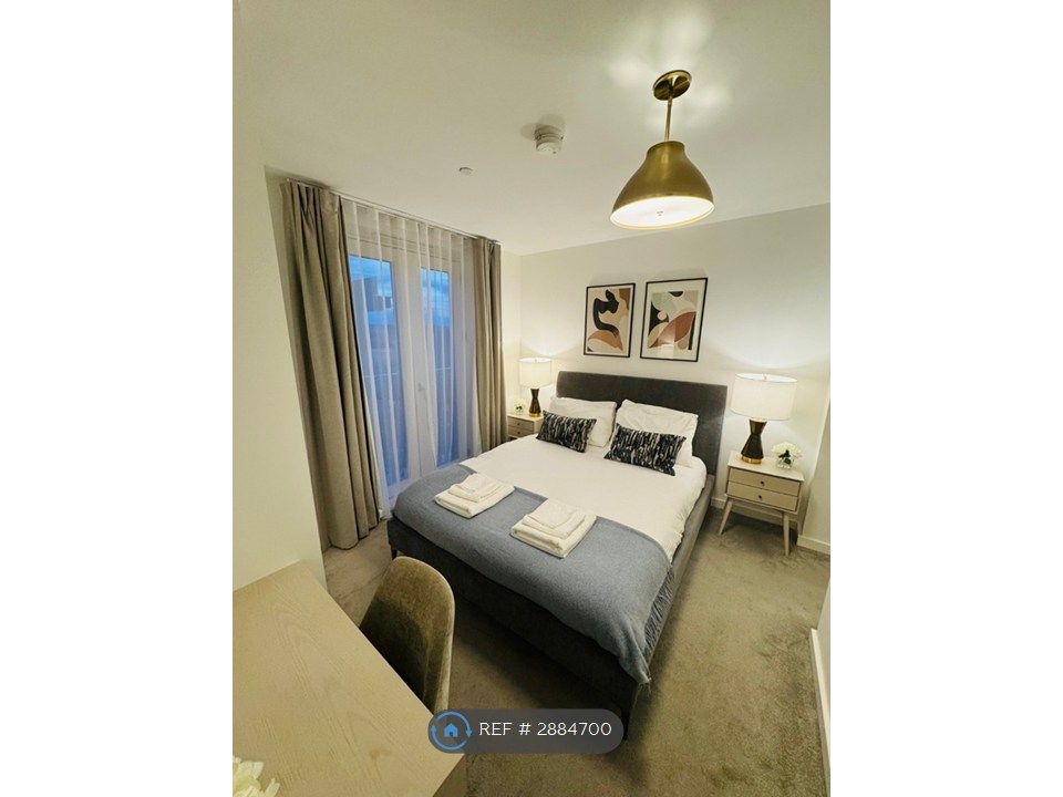 Property photo 3 of 9 Ensuite Bedroom 1