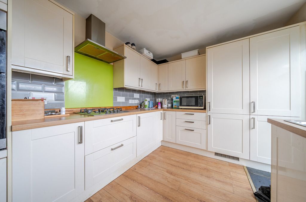 Property photo 2 of 20 1401895-1-6972590...