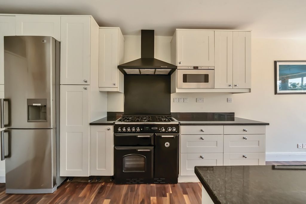 Property photo 3 of 16 1290845-20-68249c...