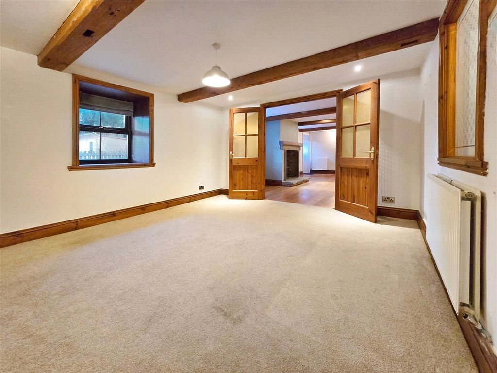 Property photo 3 of 44 Lounge