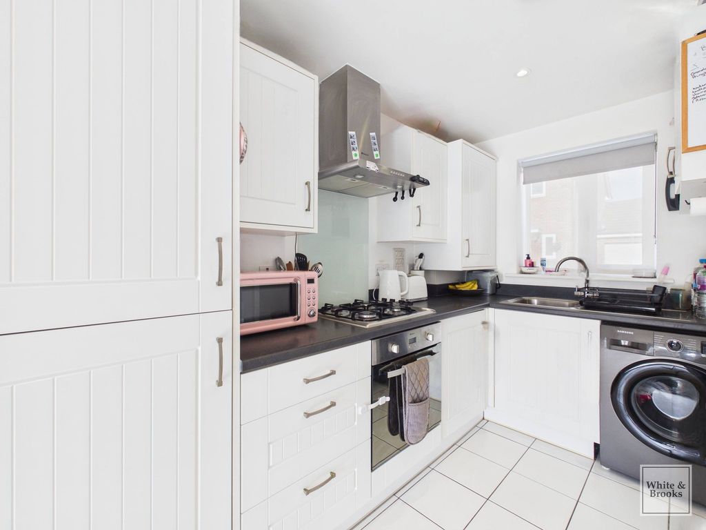 Property photo 3 of 15 Kitchen