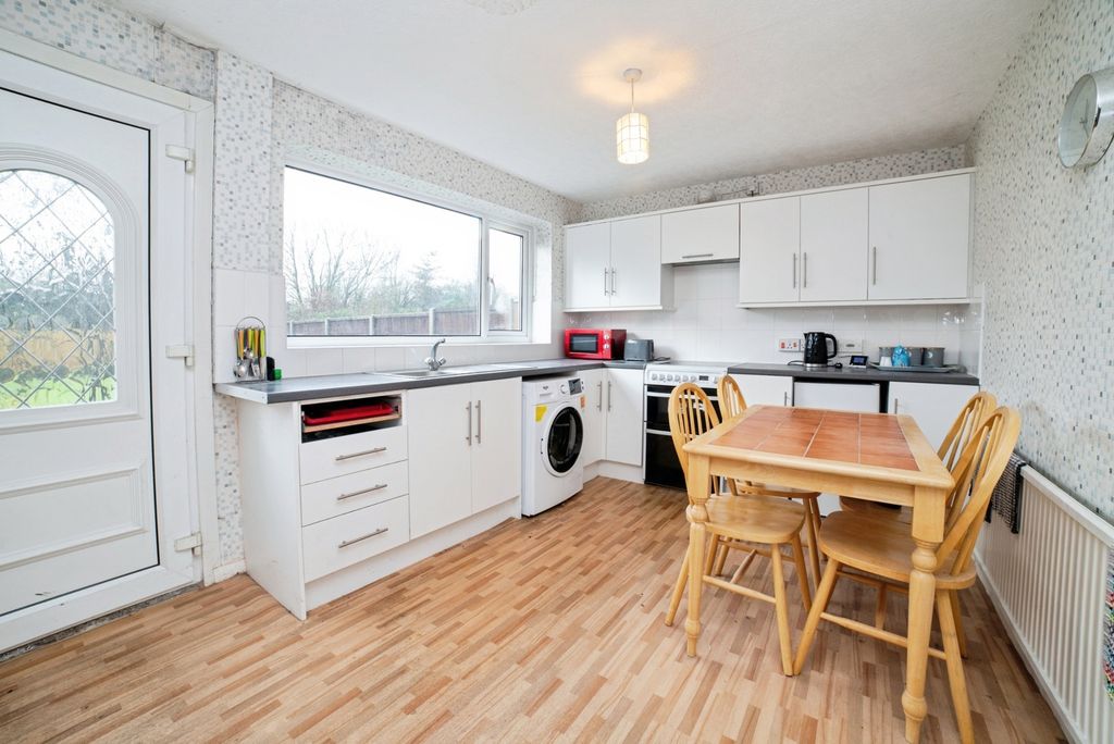 Property photo 3 of 15 Kitchen