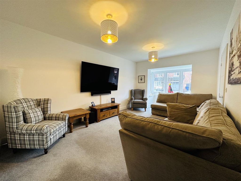 Property photo 2 of 30 Lounge