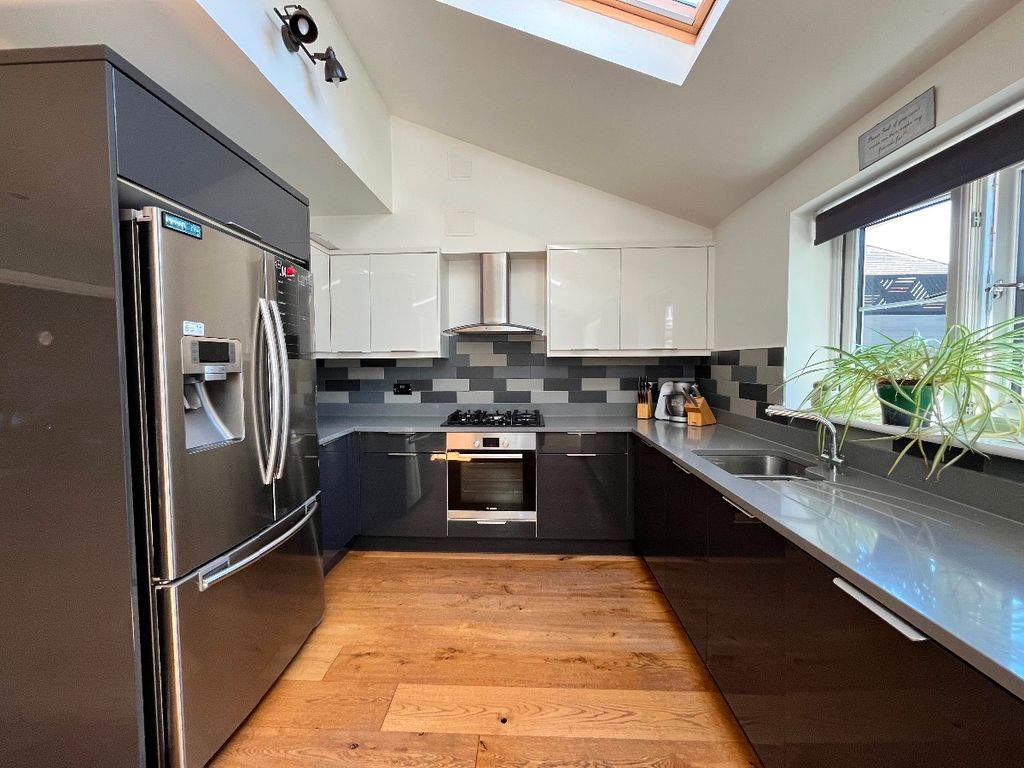 Property photo 3 of 22