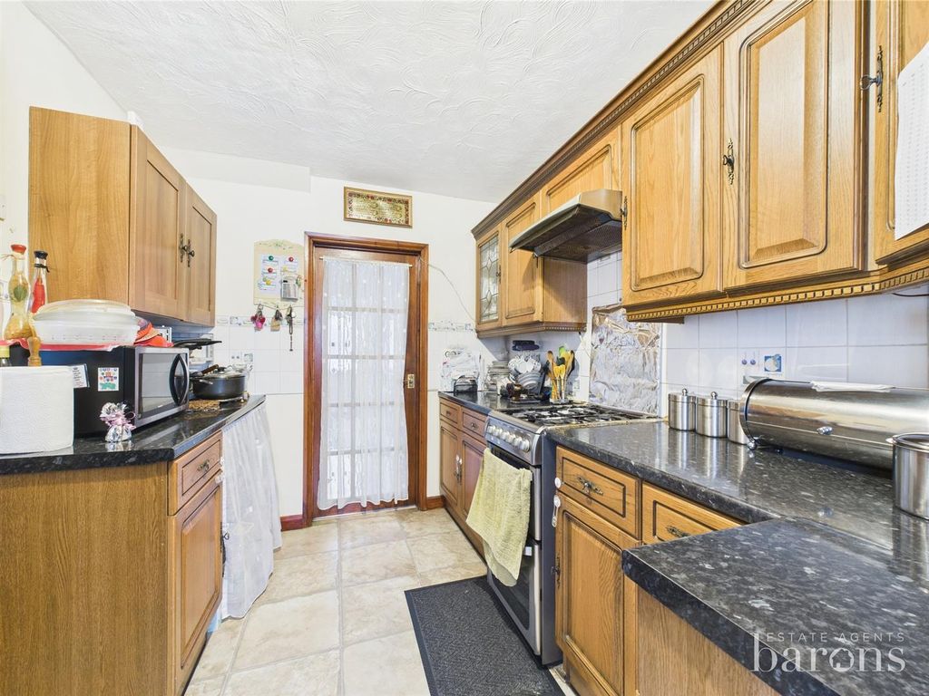 Property photo 3 of 19 Cam05005G0-Pr0080-Still009.Jpg