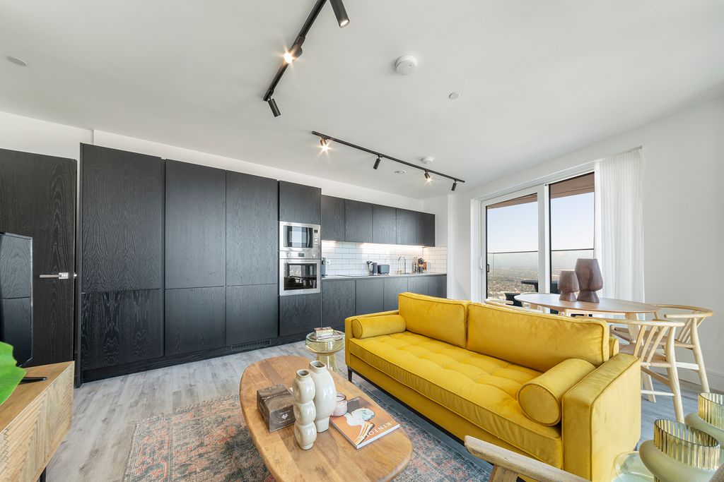 Property photo 2 of 25