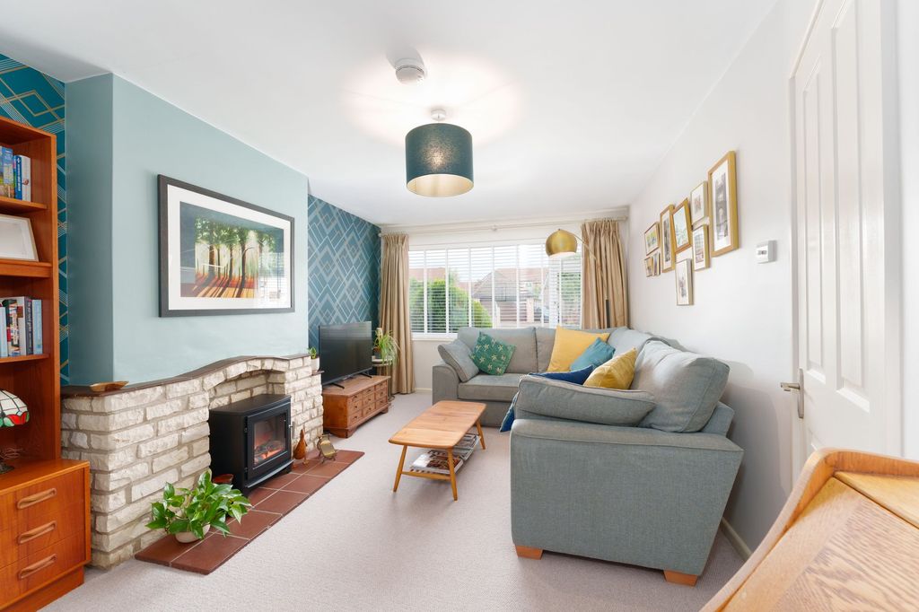 Property photo 2 of 12