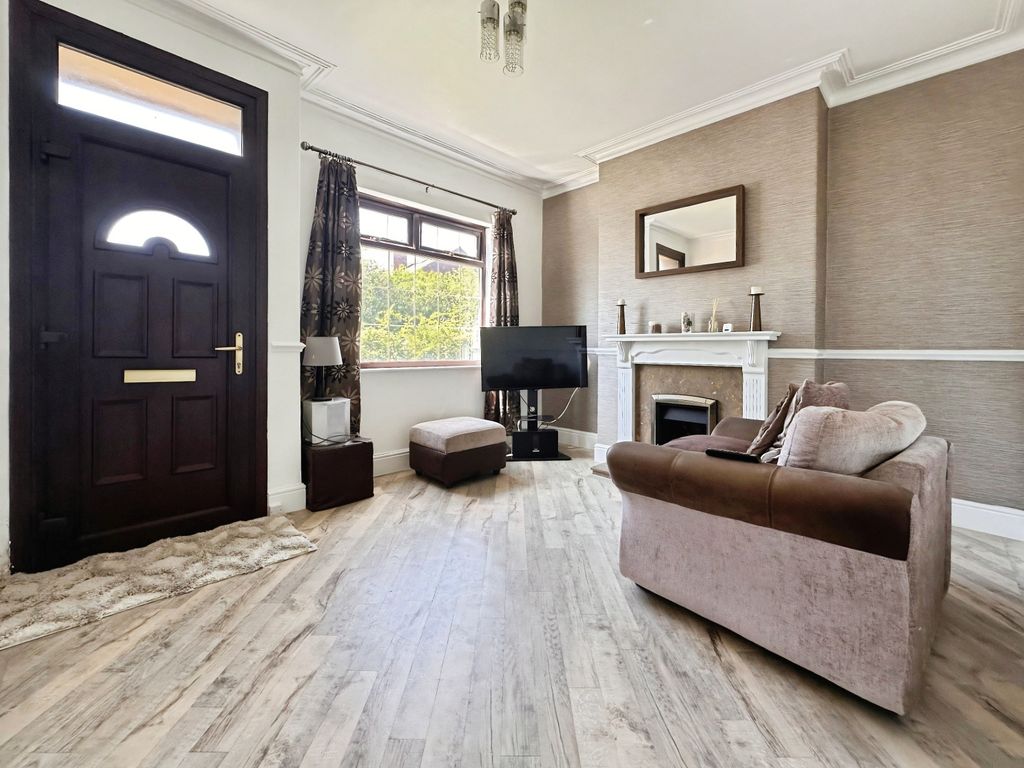 Property photo 3 of 12 Lounge