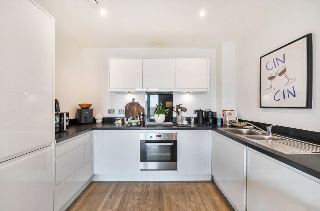 Property photo 3 of 17 Kitchen