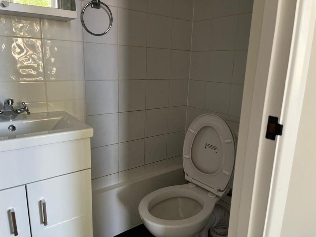 Property photo 3 of 7 WC