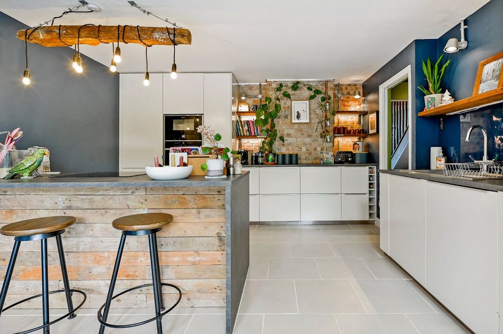 Property photo 3 of 10 Picture No. 12