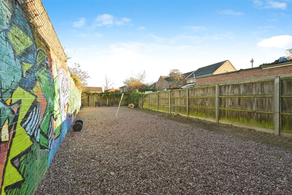 Property photo 2 of 23