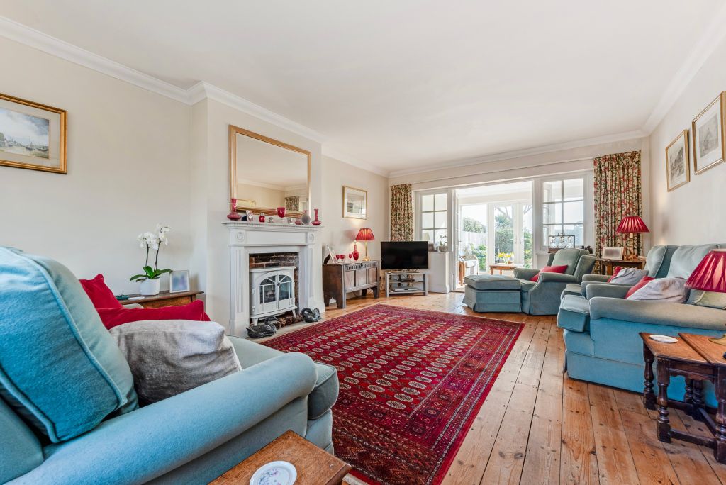 Property photo 2 of 28