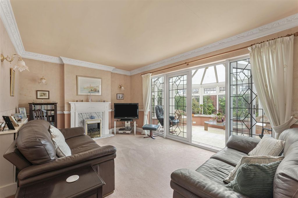 Property photo 2 of 22