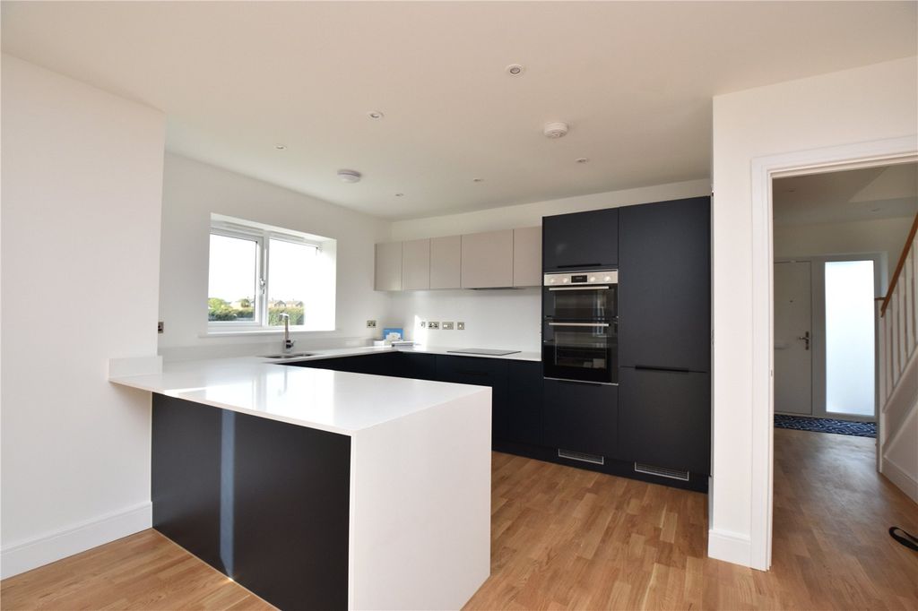 Property photo 2 of 19 Picture No. 25