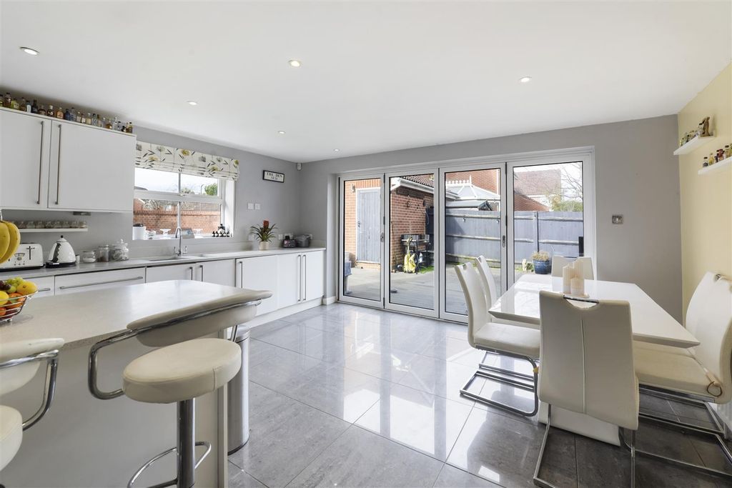 Property photo 3 of 20 08.