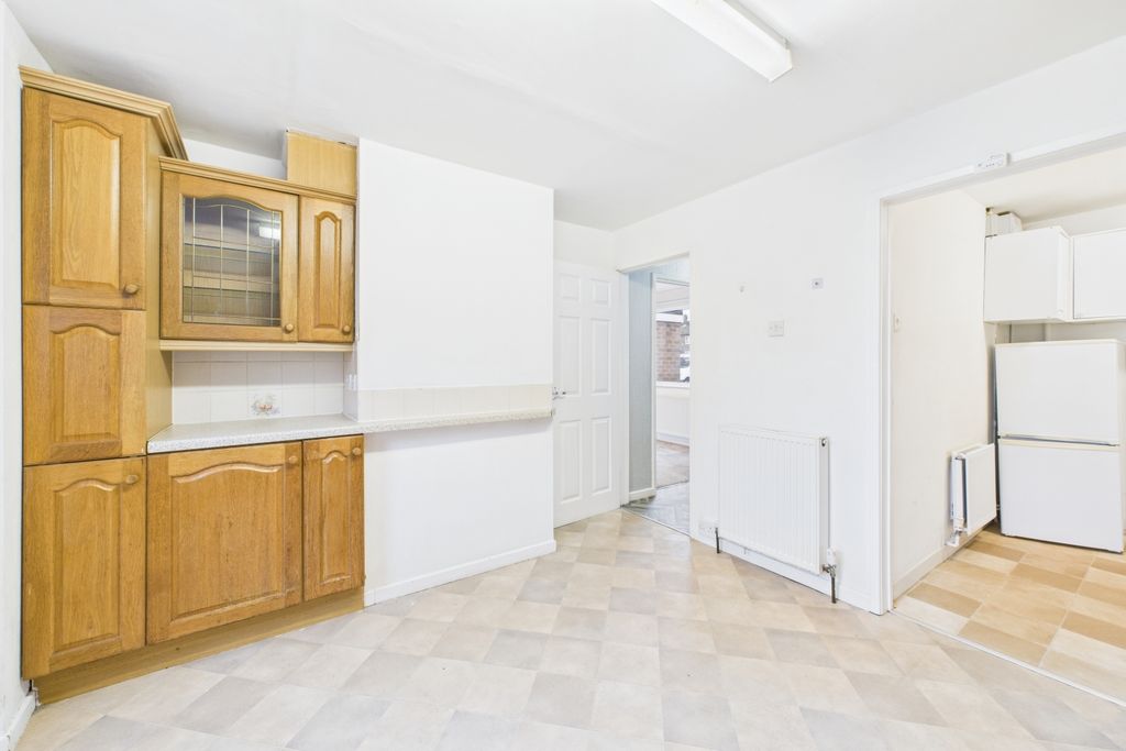 Property photo 3 of 17 Kitchen