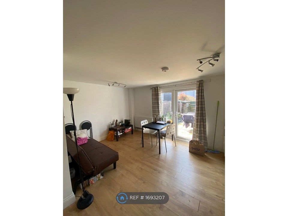 Property photo 1 of 15 Living Area/Kitchen Diner