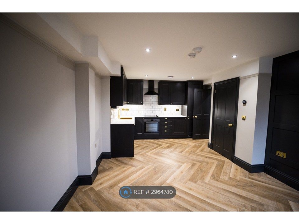 Property photo 2 of 17 Kitchen / Living