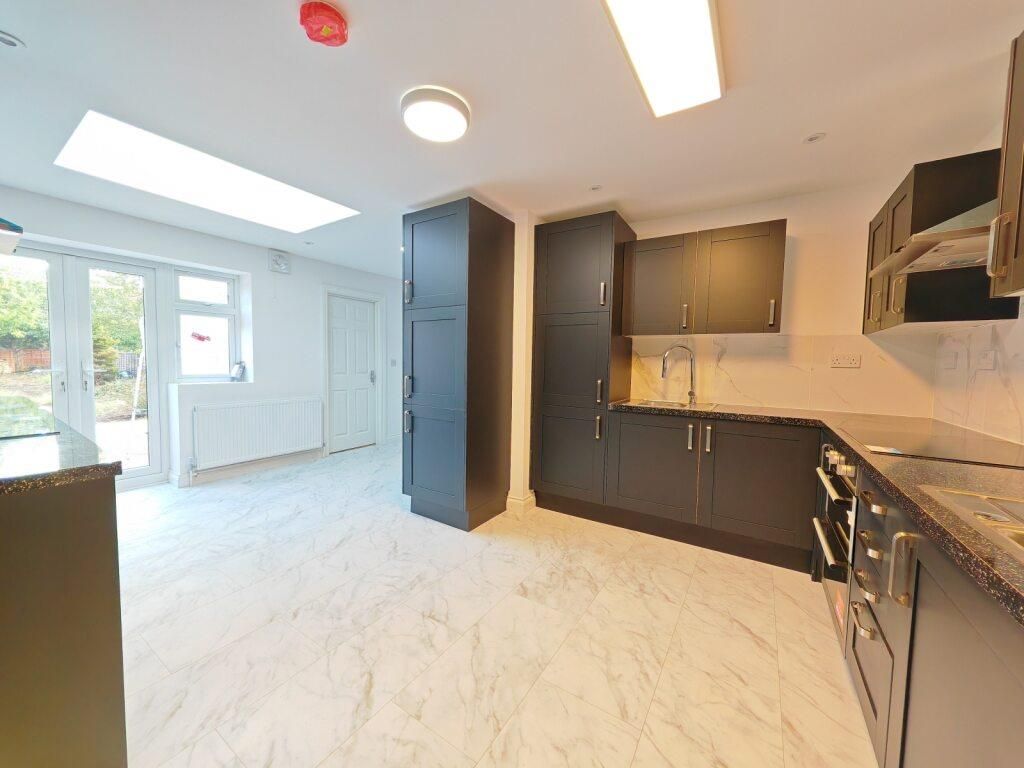 Property photo 3 of 22 E8409F67-238c-491c-B2E5-78891B123F7F.Jpg