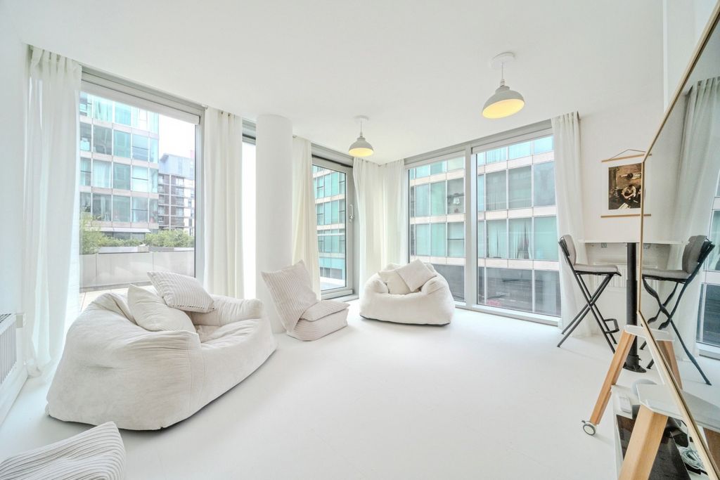 Property photo 2 of 17 Pbox-Img.Jpg
