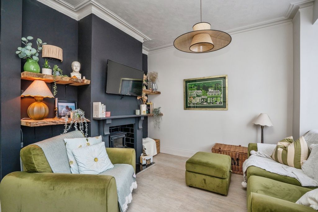 Property photo 3 of 20 Pbox-Img.Jpg