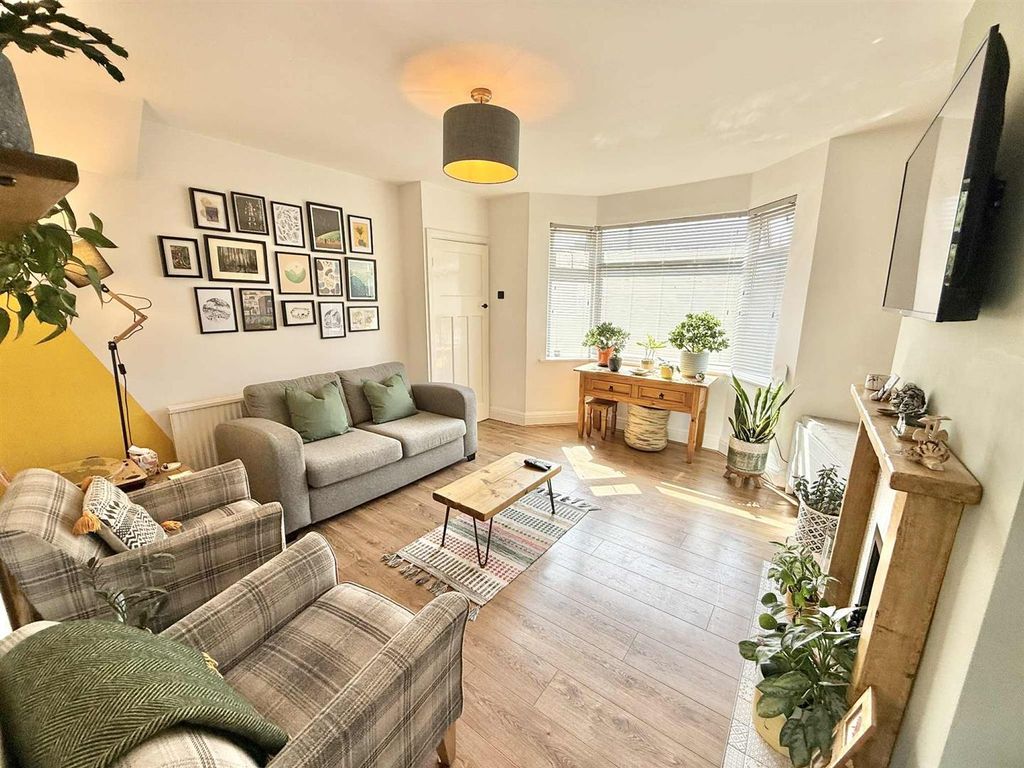 Property photo 3 of 13 Lounge-1.Jpg
