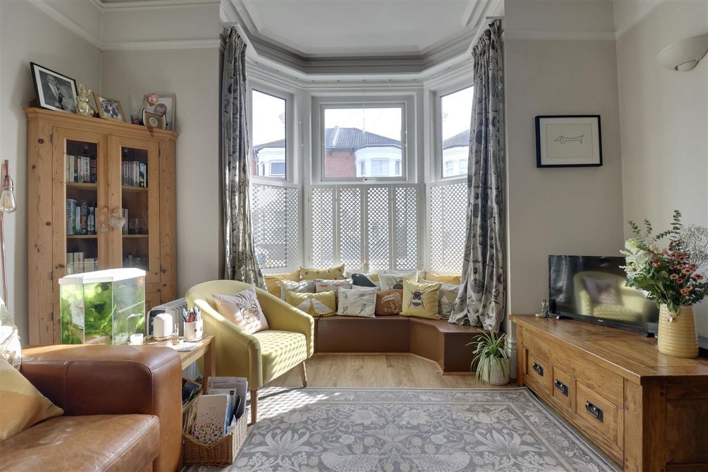 Property photo 3 of 31 Fbd44Ed2-E870-4787-B5C2-912F73Af961B_1_201_A.Jpeg