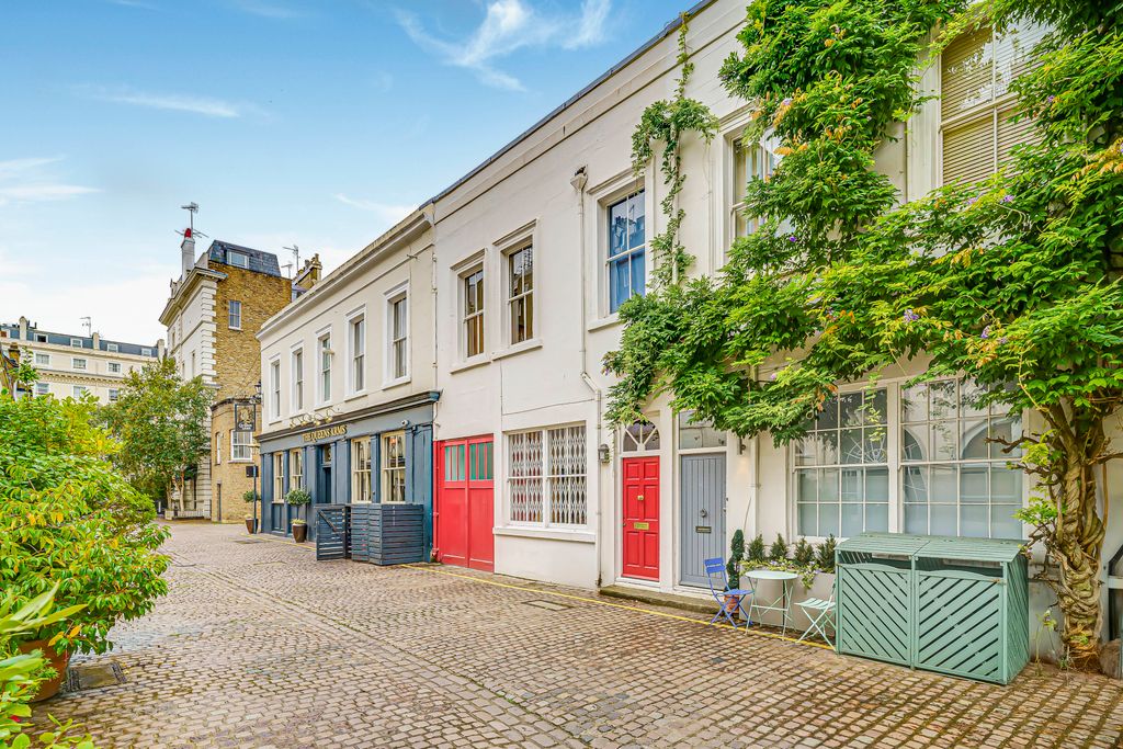 Property photo 1 of 12 Queen'sgatemews29A-6 (1)