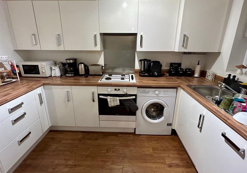 Property photo 1 of 10 Kitchen.Jpg