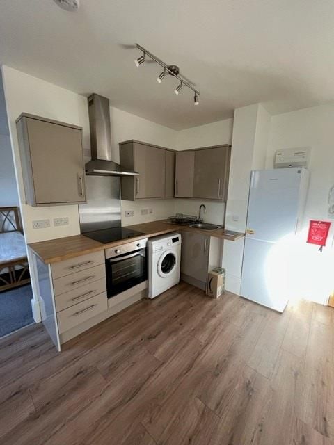 Property photo 1 of 7 Kitchen 2.Jpg