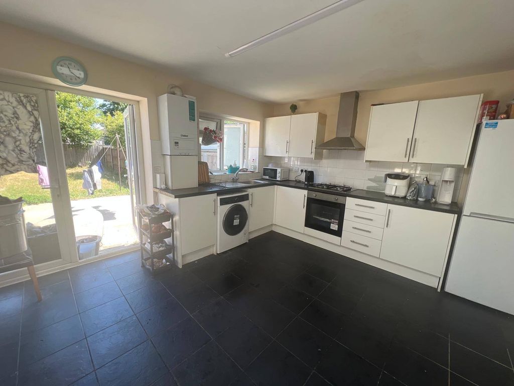 Property photo 2 of 4 8Ad661F9-9110-4726-B77d-c3Ef834Ae20E
