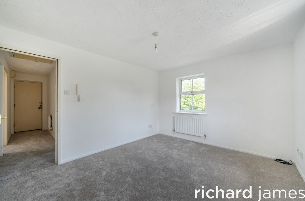 Property photo 2 of 11 6c152c411d9F4056916332227E4806Cf