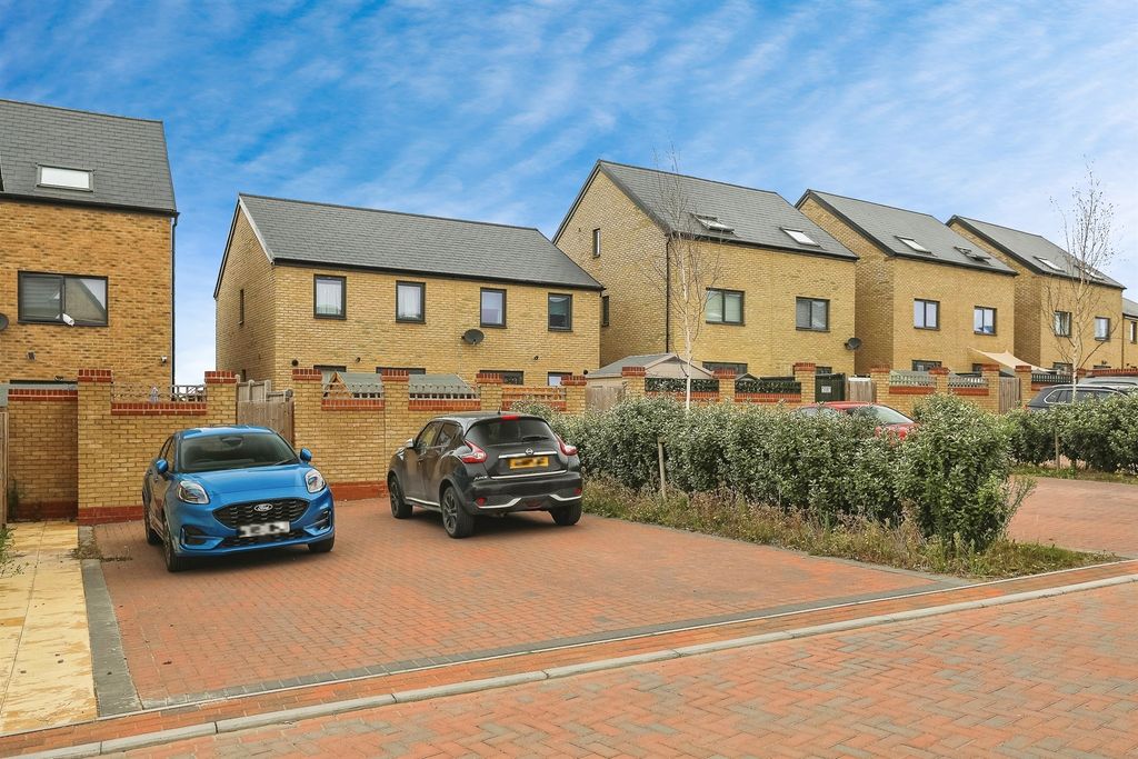 Property photo 3 of 13