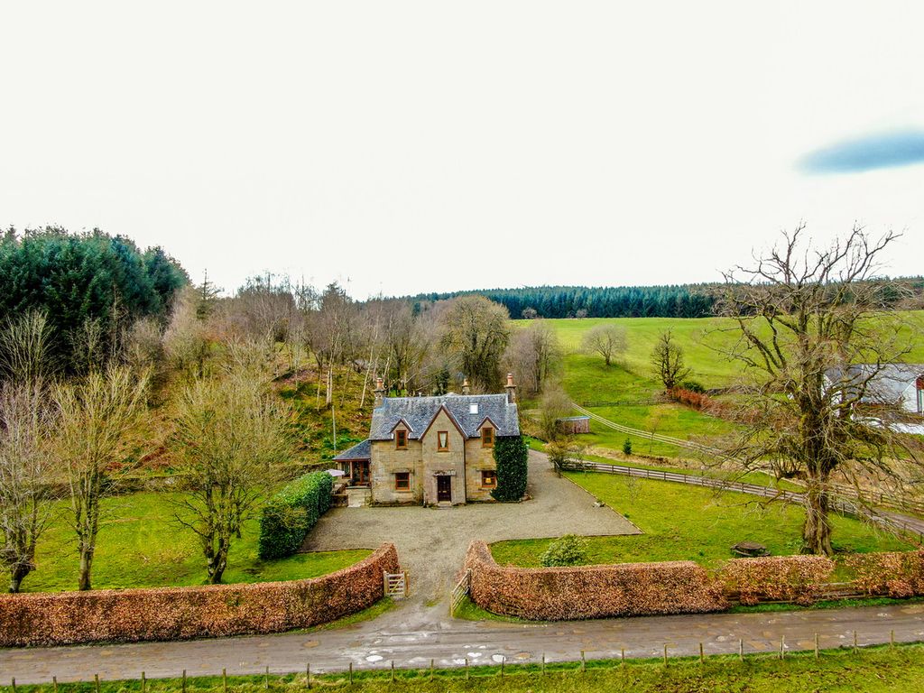 Property photo 2 of 31