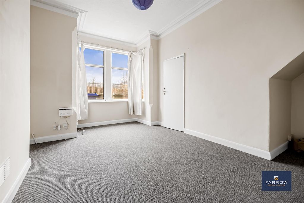 Property photo 3 of 25 Living Room