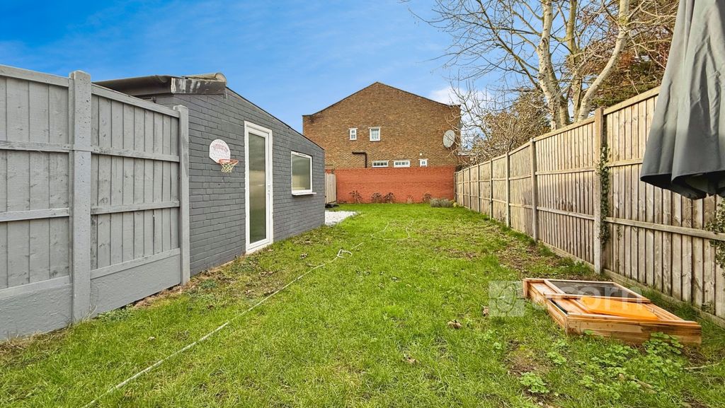 Property photo 2 of 14 B77Ca431--44Ca-Af...