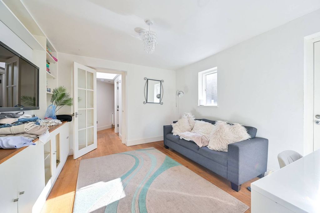 Property photo 2 of 11