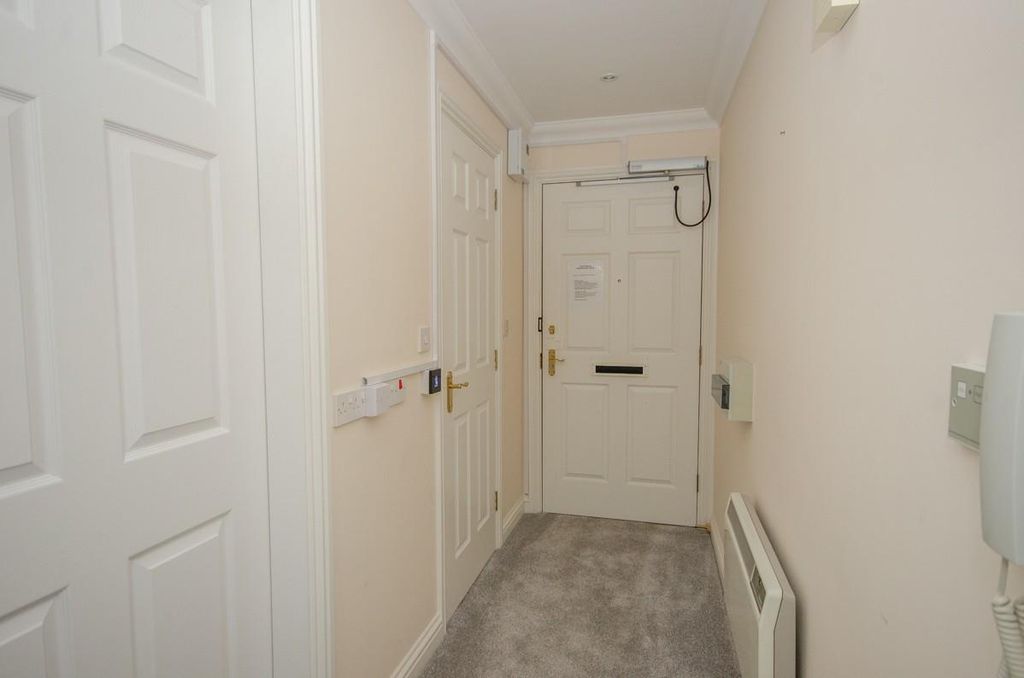 Property photo 2 of 19 Entrance Hall.Jpg