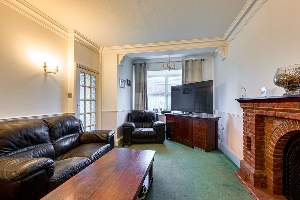 Property photo 2 of 25