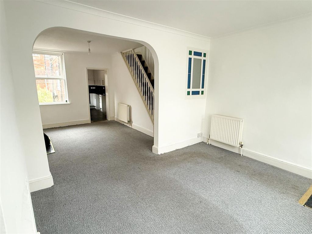 Property photo 2 of 13 Lounge