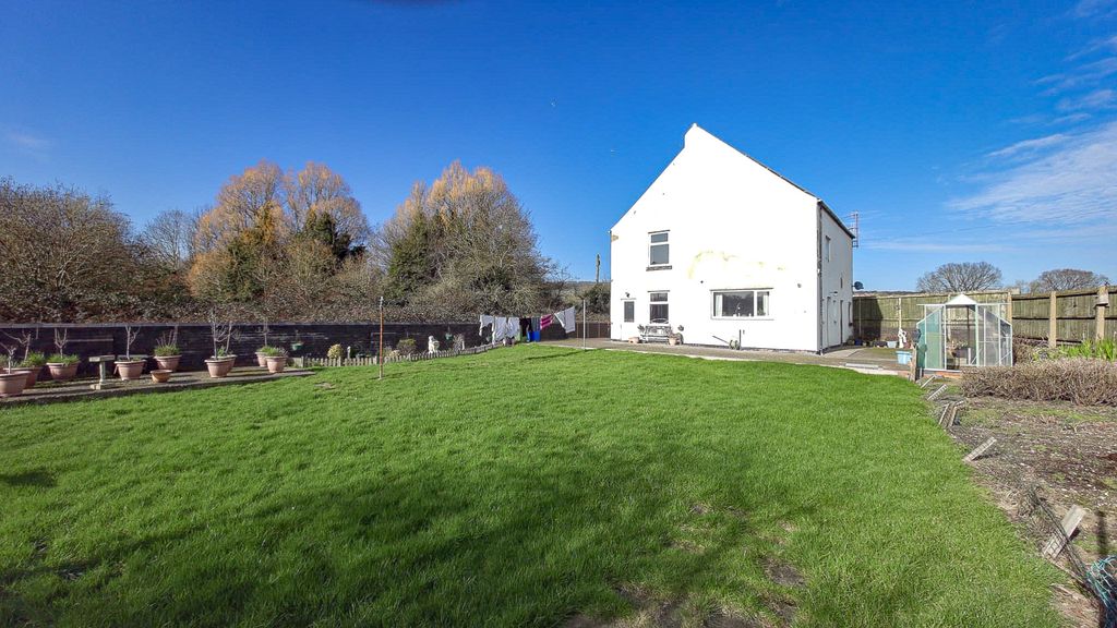 Property photo 1 of 27 Advert-55